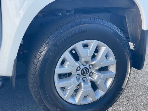 Used 2023 Nissan Frontier SV w/ Technology Package image 25