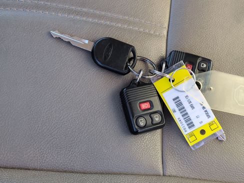 Used 2010 Ford F250 Lariat image 33