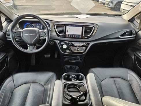 Used 2020 Chrysler Pacifica Touring-L w/ Advanced Safetytec Group image 28