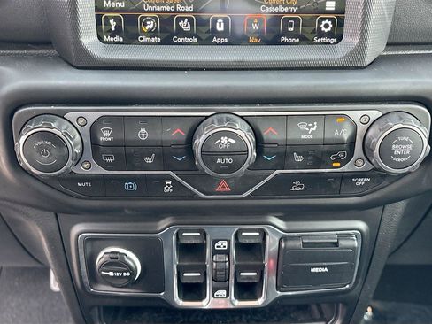 Used 2023 Jeep Wrangler Unlimited Sahara w/ Cold Weather Group AWD/4WD image 16