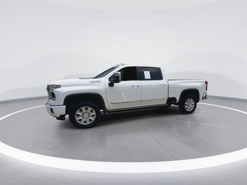 Used 2025 Chevrolet Silverado 2500 High Country w/ High Country Premium Package AWD/4WD image 6
