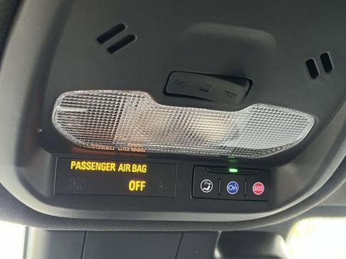 Used 2024 Buick Envista Sport Touring w/ Convenience I Package FWD image 31