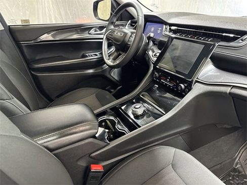 Used 2023 Jeep Grand Cherokee Laredo w/ Luxury Tech Group I image 28