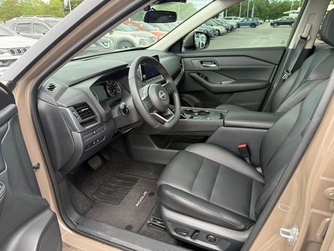 Used 2024 Nissan Rogue SV w/ SV Premium Package image 29