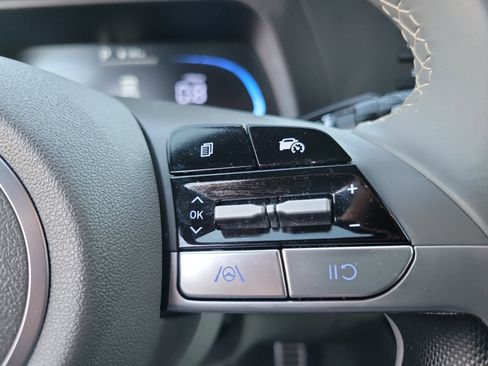 Certified 2025 Hyundai Elantra Sport image 8