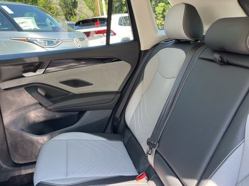 New 2025 Volkswagen Tiguan SE image 15