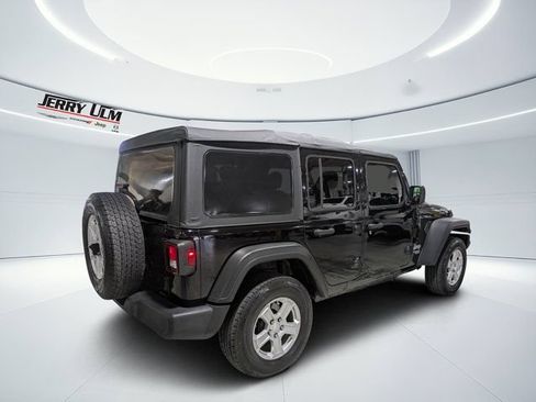 Used 2018 Jeep Wrangler Unlimited Sport S AWD/4WD image 3
