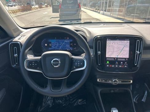 Certified 2025 Volvo XC40 B5 Plus AWD/4WD image 18
