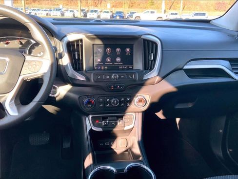 Used 2023 GMC Terrain SLE w/ Driver Convenience Package image 6