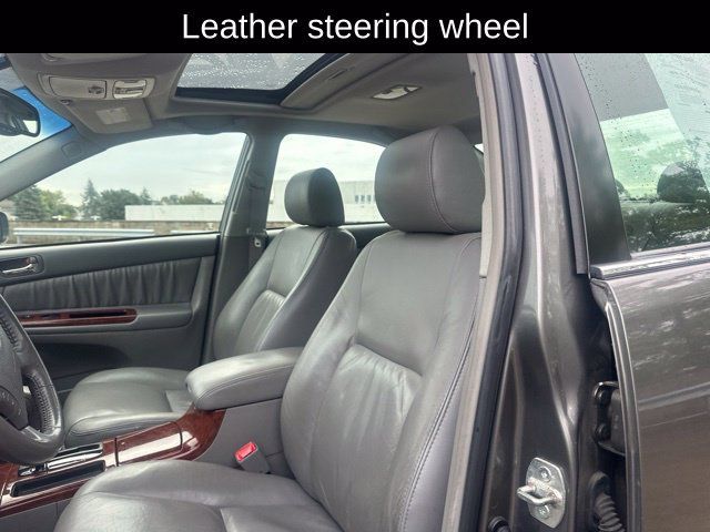 Used 2005 Toyota Camry LE FWD image 9