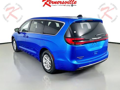 New 2026 Chrysler Pacifica Select image 5