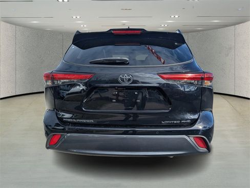 Used 2022 Toyota Highlander Limited image 4