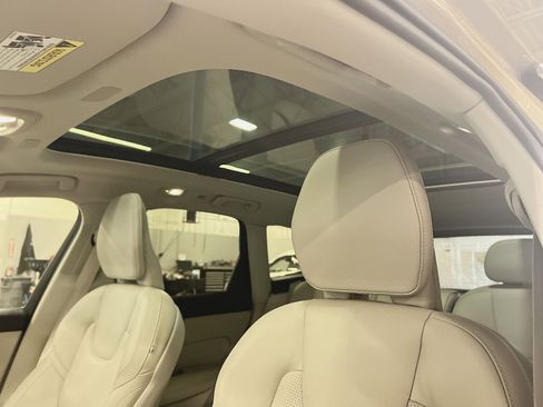 Used 2023 Volvo XC60 B6 Ultimate w/ Protection Package Premier image 24