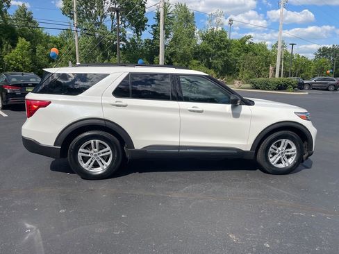 Used 2020 Ford Explorer XLT w/ Equipment Group 202A AWD/4WD image 8