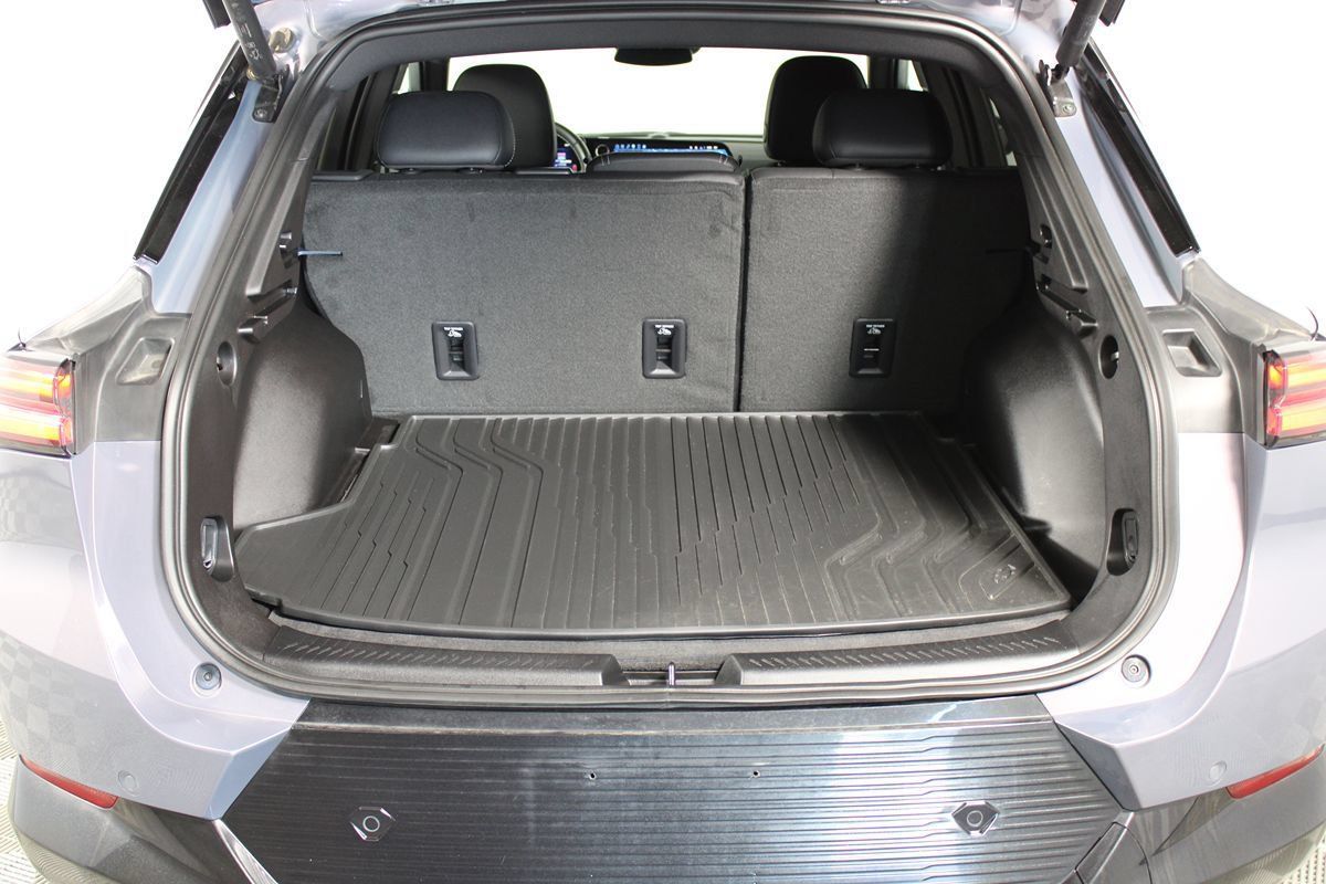 Used 2024 Chevrolet Equinox EV LT w/ LPO, All-Weather Mat Package FWD image 38