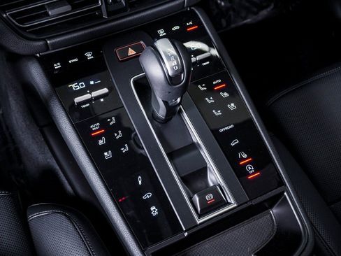 Certified 2025 Porsche Macan S w/ Premium Package Plus image 24