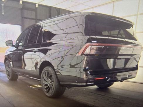 Used 2025 Lincoln Navigator L Reserve w/ Jet Appearance Package image 18