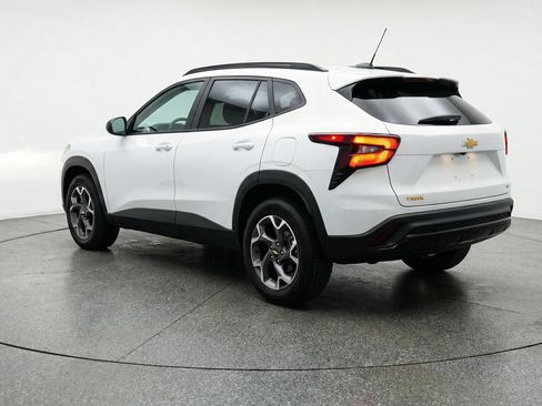 Used 2025 Chevrolet Trax LT FWD image 6