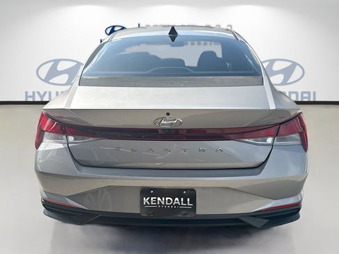 Used 2021 Hyundai Elantra SEL FWD image 5