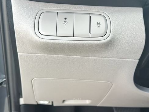 Used 2025 Hyundai Venue SEL FWD image 21
