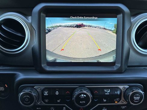 Used 2022 Jeep Wrangler Unlimited Sahara w/ LED Lighting Group AWD/4WD image 23