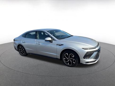 Used 2025 Hyundai Sonata SEL image 2