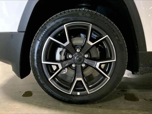 New 2026 Jeep Cherokee Overland image 40