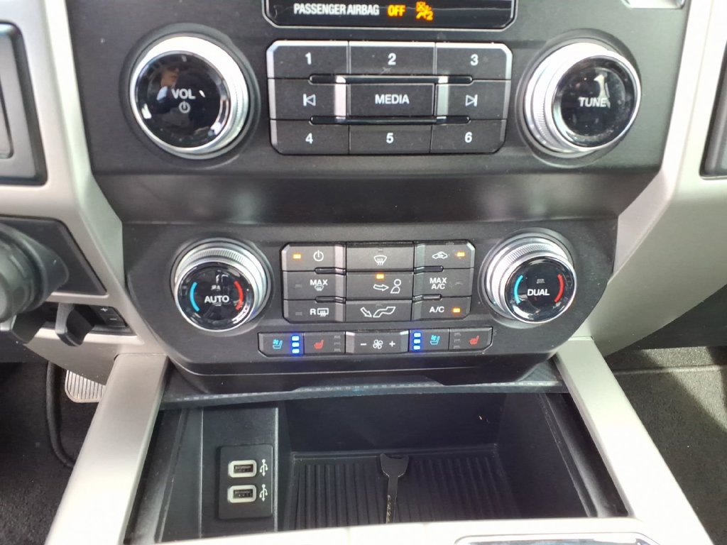 Used 2019 Ford F150 Lariat w/ Equipment Group 502A Luxury AWD/4WD image 30