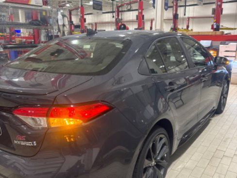 Certified 2024 Toyota Corolla SE image 40