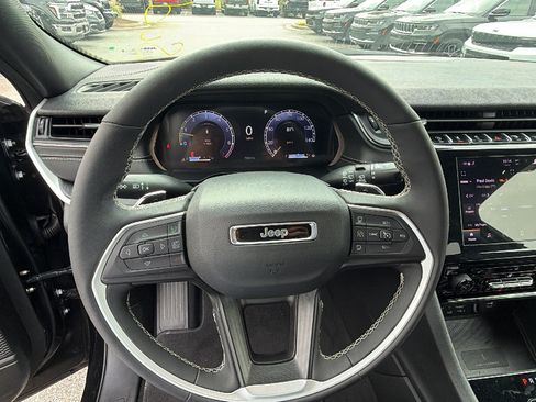 Used 2025 Jeep Grand Cherokee L Laredo AWD/4WD image 29