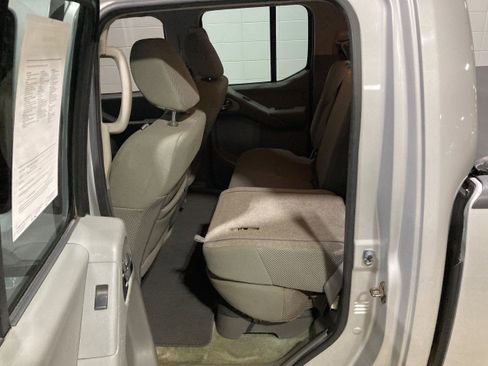 Used 2015 Nissan Frontier SV image 19