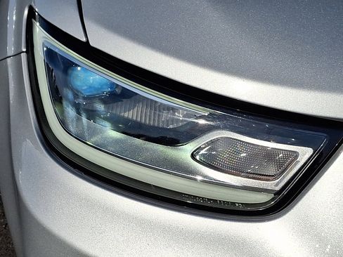 Certified 2024 Chrysler Pacifica Touring-L image 9