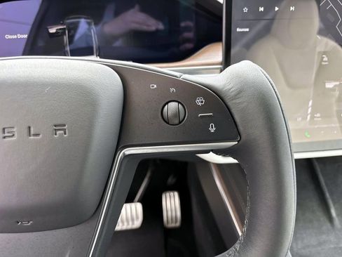 Used 2022 Tesla Model X image 18