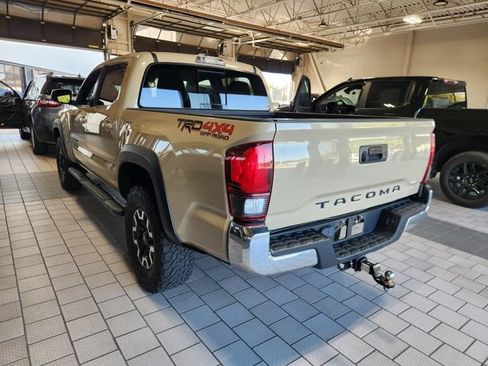 Used 2019 Toyota Tacoma TRD Off-Road AWD/4WD image 4