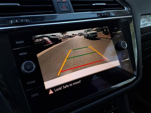 Certified 2022 Volkswagen Tiguan SE image 26