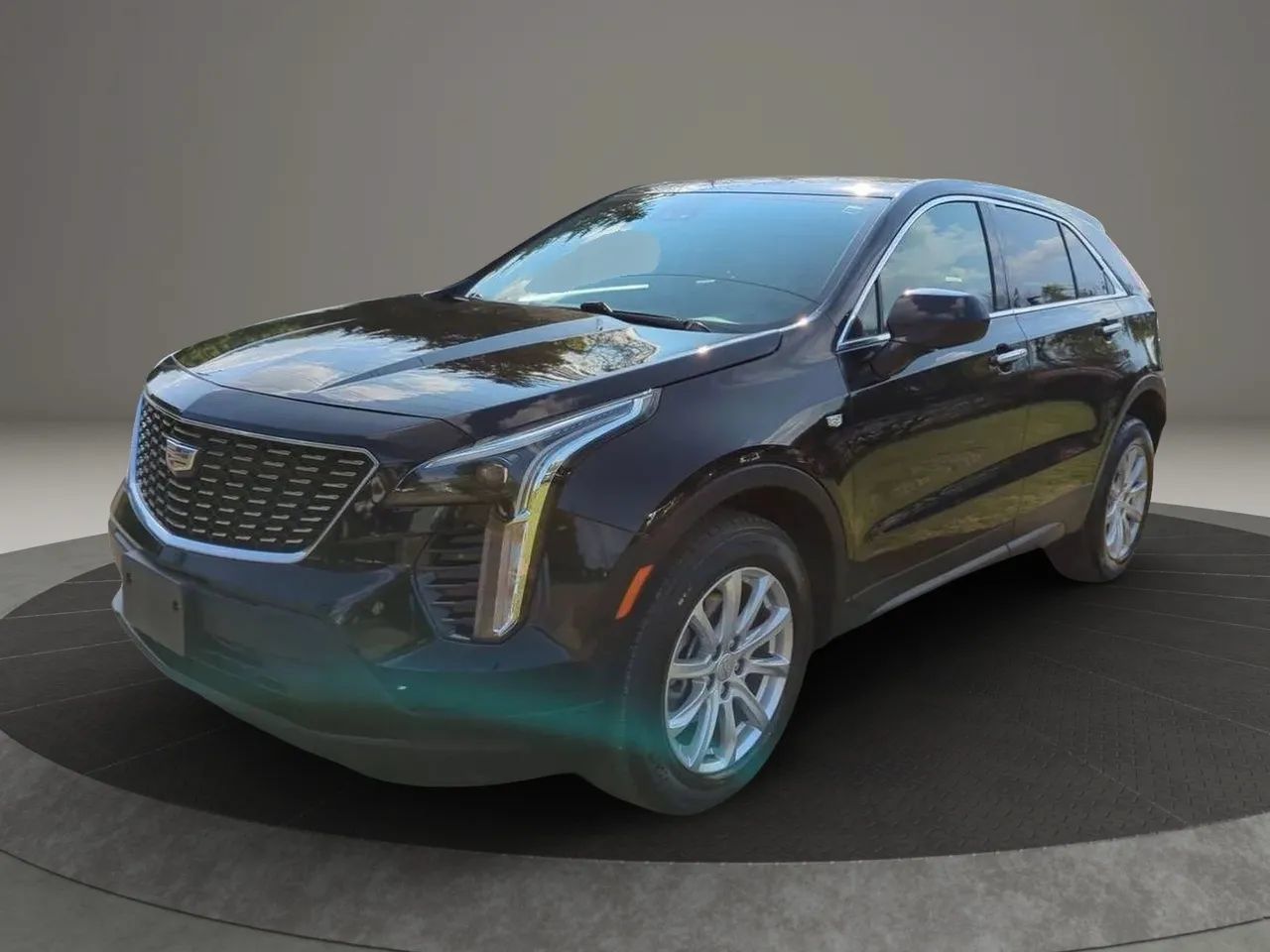 Used 2023 Cadillac XT4 Luxury w/ Cold Weather Package AWD/4WD image 1