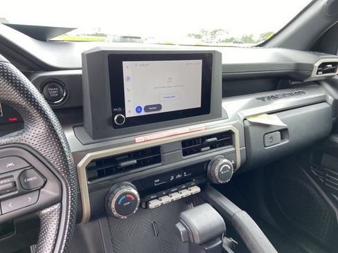 Used 2025 Toyota Tacoma SR5 AWD/4WD image 38