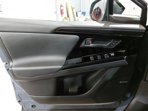 Used 2025 Subaru Solterra Touring image 28