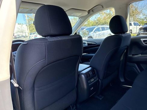 Used 2019 Nissan Pathfinder SV image 14