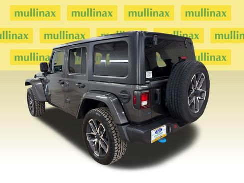 Used 2024 Jeep Wrangler Unlimited AWD/4WD image 10