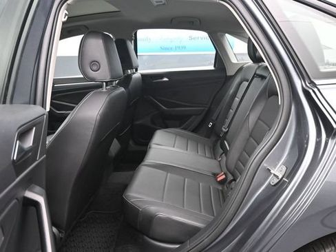 Used 2024 Volkswagen Jetta SE FWD image 8