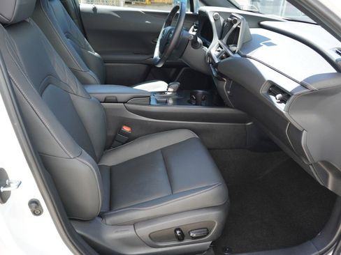 Used 2025 Lexus UX 300h FWD w/ Accessory Package (Z2) image 9