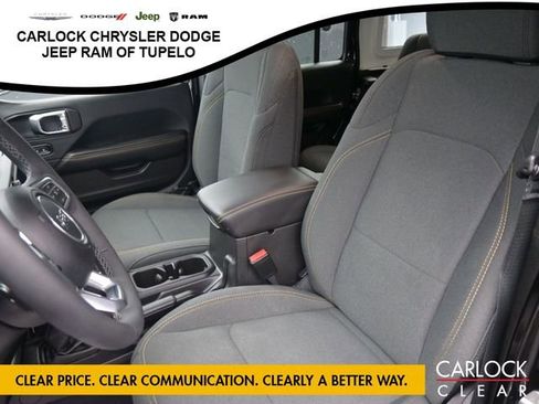 Used 2025 Jeep Wrangler Sahara AWD/4WD image 24