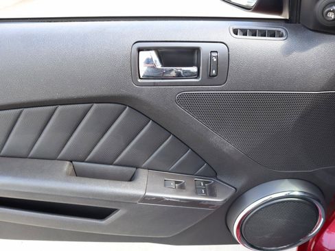 Used 2013 Ford Mustang Premium image 34