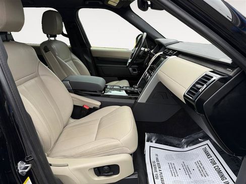 Used 2018 Land Rover Discovery HSE image 16