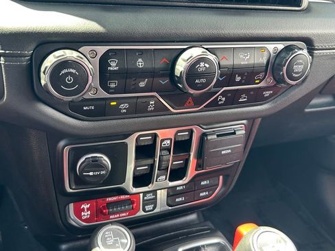 Used 2024 Jeep Wrangler Unlimited Rubicon 392 image 40