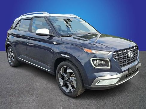 Used 2023 Hyundai Venue Limited FWD image 3