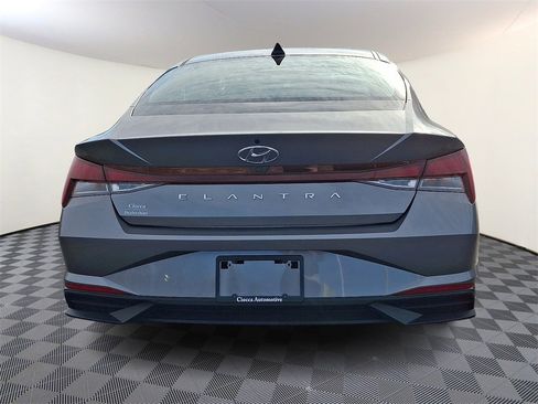 Used 2023 Hyundai Elantra SEL image 8