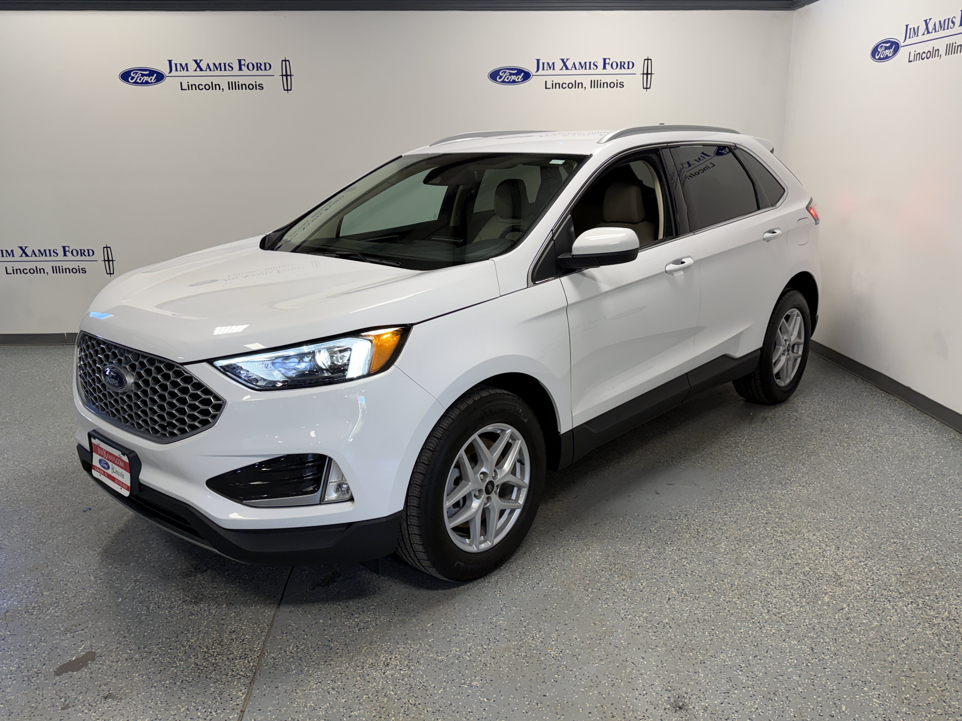 Used 2024 Ford Edge SEL w/ Convenience Package AWD/4WD image 3