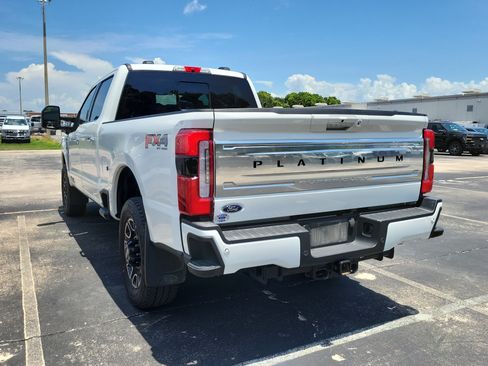 Used 2024 Ford F250 Platinum w/ FX4 Off-Road Package AWD/4WD image 4